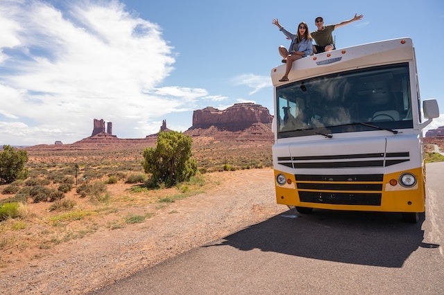 
4 Proven Motorhome Driving Tips for First-Time Renters